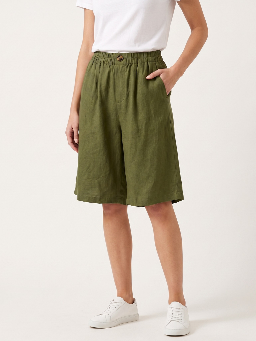 MARLOWE Women's Relaxed Mid-Thigh Comfort Shorts with Pockets