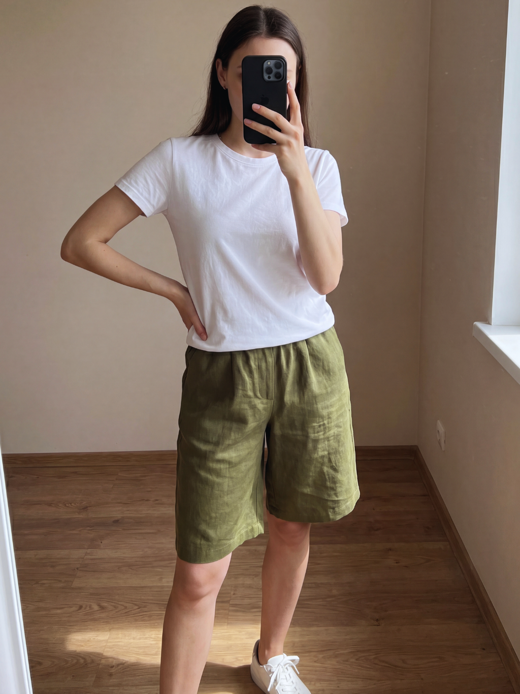 MARLOWE Women's Relaxed Mid-Thigh Comfort Shorts with Pockets