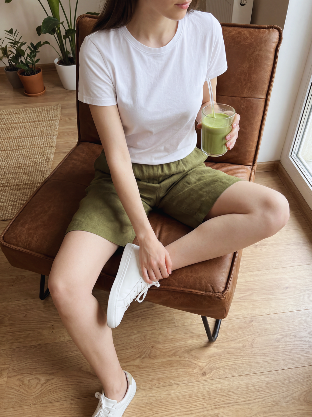 MARLOWE Women's Relaxed Mid-Thigh Comfort Shorts with Pockets
