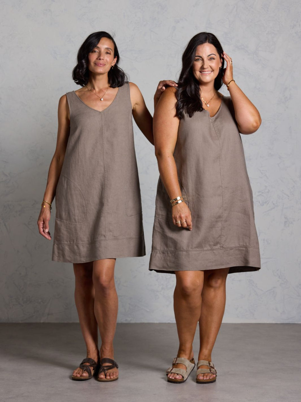 SAOIRSE Women's Sleeveless V-Neck French Linen Shift Dress with Pockets