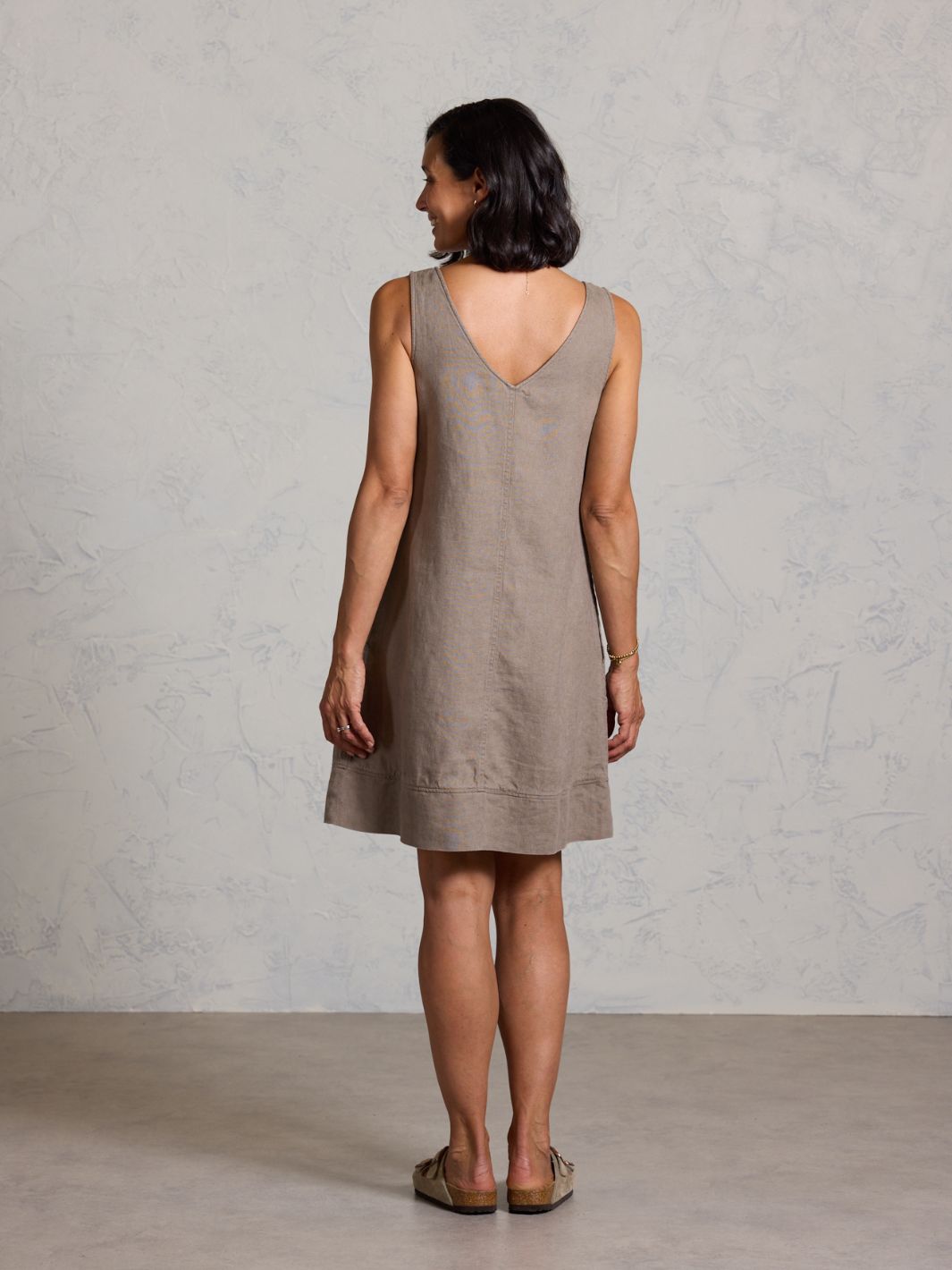 SAOIRSE Women's Sleeveless V-Neck French Linen Shift Dress with Pockets